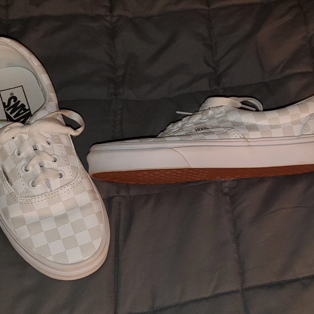 Shoes - Picture 2 of 3